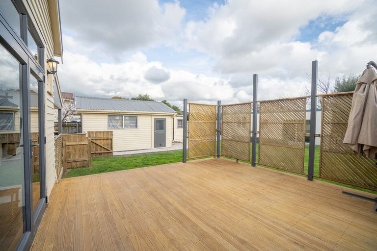 Photo of property in 18 Kingswood Street, Takaro, Palmerston North, 4412