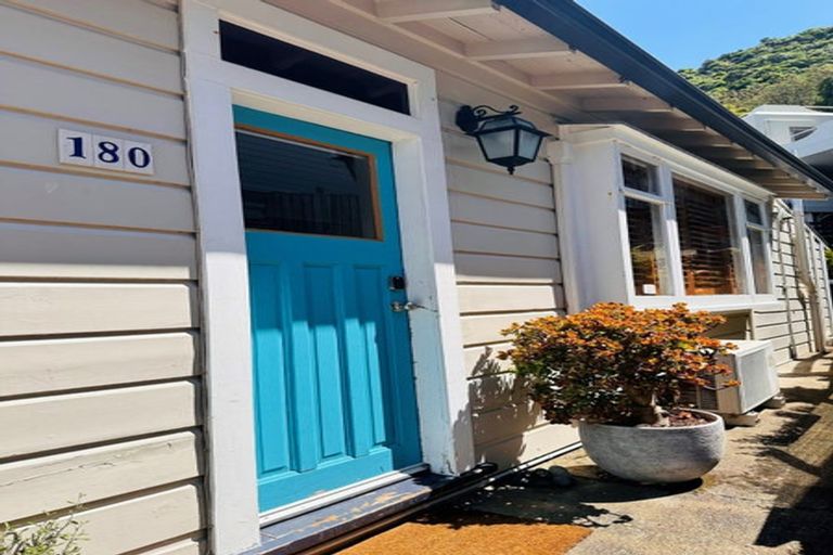 Photo of property in 180 Sutherland Road, Lyall Bay, Wellington, 6022