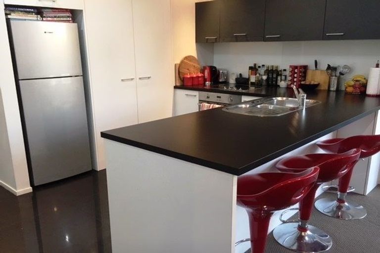 Photo of property in 32 Norcross Avenue, Henderson, Auckland, 0612