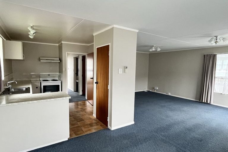 Photo of property in 201a Newlands Road, Newlands, Wellington, 6037