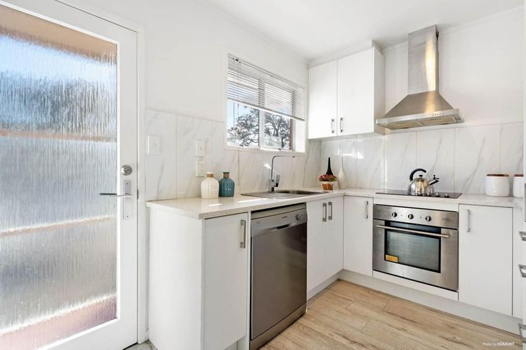 Photo of property in 3/28 Uxbridge Road, Mellons Bay, Auckland, 2014