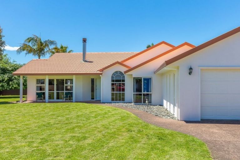 Photo of property in 25 Sunny Crescent, Huapai, Kumeu, 0810