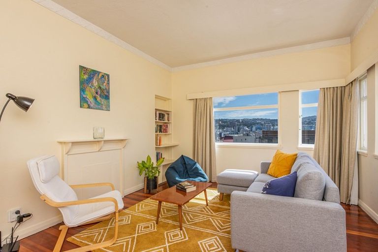 Photo of property in 2/2 Hawker Street, Mount Victoria, Wellington, 6011