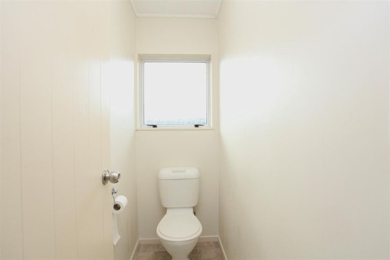 Photo of property in 2/10 Kallaroo Place, Botany Downs, Auckland, 2010