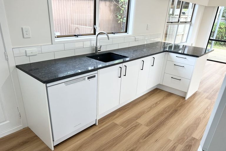 Photo of property in 1/17 Thornton Road, Milford, Auckland, 0620