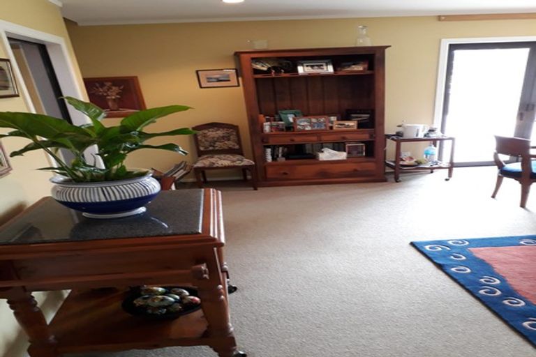 Photo of property in 666 South Titirangi Road, Titirangi, Auckland, 0604