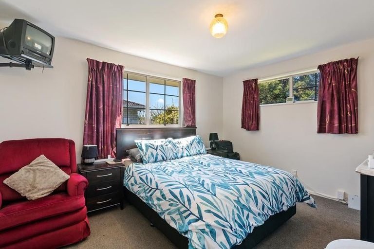 Photo of property in 17 Resolution Place, Bryndwr, Christchurch, 8053