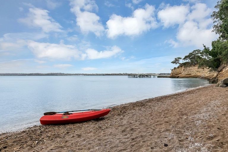 Photo of property in 28 Valhalla Drive, Beach Haven, Auckland, 0626