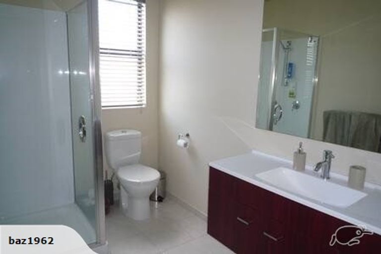 Photo of property in 1/40 Scarlet Oak Drive, Schnapper Rock, Auckland, 0632