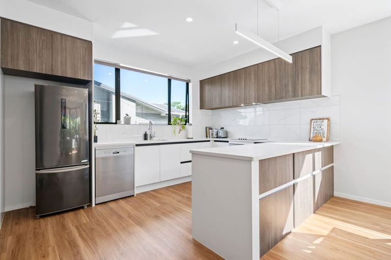 Photo of property in 421b Glenfield Road, Glenfield, Auckland, 0629