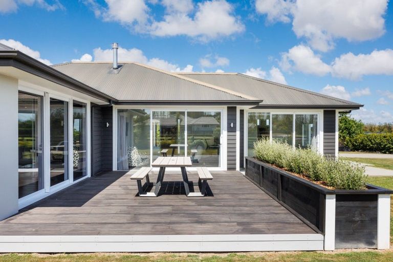 Photo of property in 33 Hartwell Drive, Kelvin Grove, Palmerston North, 4470