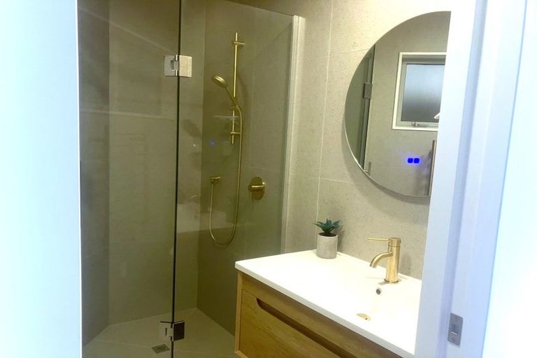 Photo of property in 49 Chamberlain Road, Massey, Auckland, 0614