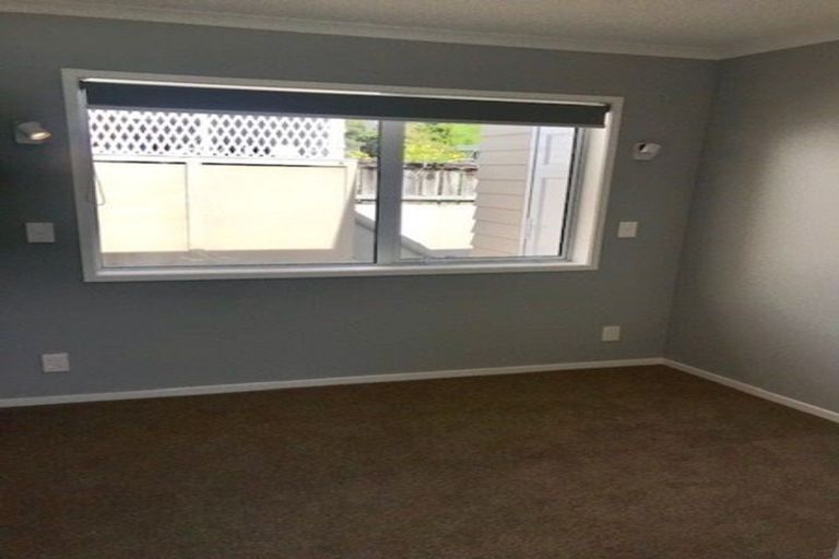 Photo of property in 20 Cypress Place, Sunnynook, Auckland, 0620