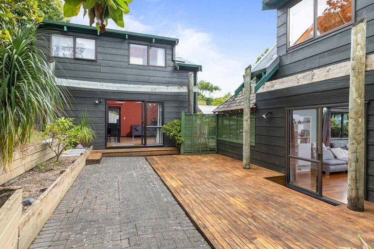 Photo of property in 5 Malters Place, Browns Bay, Auckland, 0630
