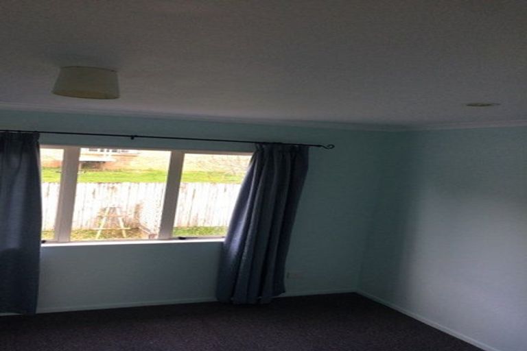 Photo of property in 20 Brashier Circle, Sunnyvale, Auckland, 0612