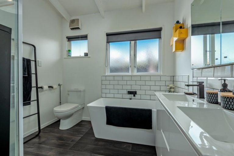 Photo of property in 38 Kelvin Grove Road, Kelvin Grove, Palmerston North, 4414