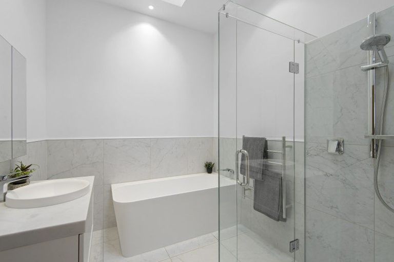 Photo of property in 75 Holly Road, St Albans, Christchurch, 8014