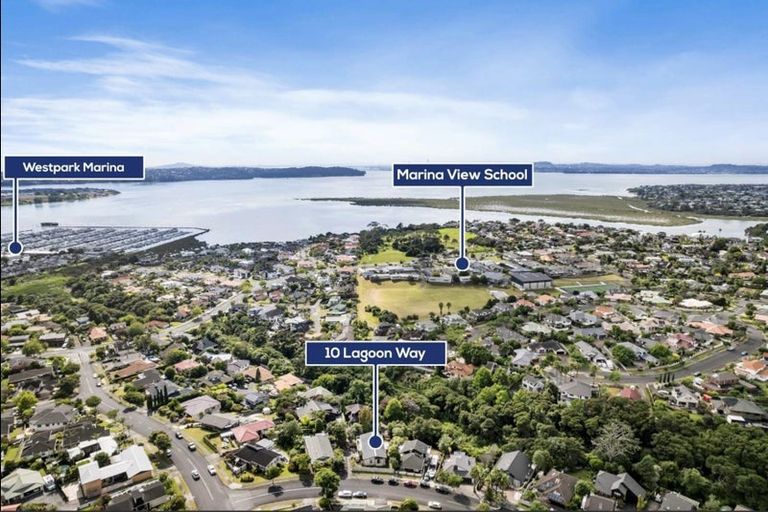 Photo of property in 10 Lagoon Way, West Harbour, Auckland, 0618