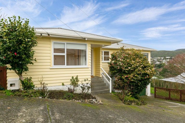 Photo of property in 17a Tawa Terrace, Tawa, Wellington, 5028