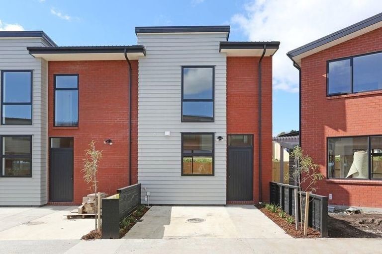 Photo of property in 11 Fermi Lane, Papakura, 2110