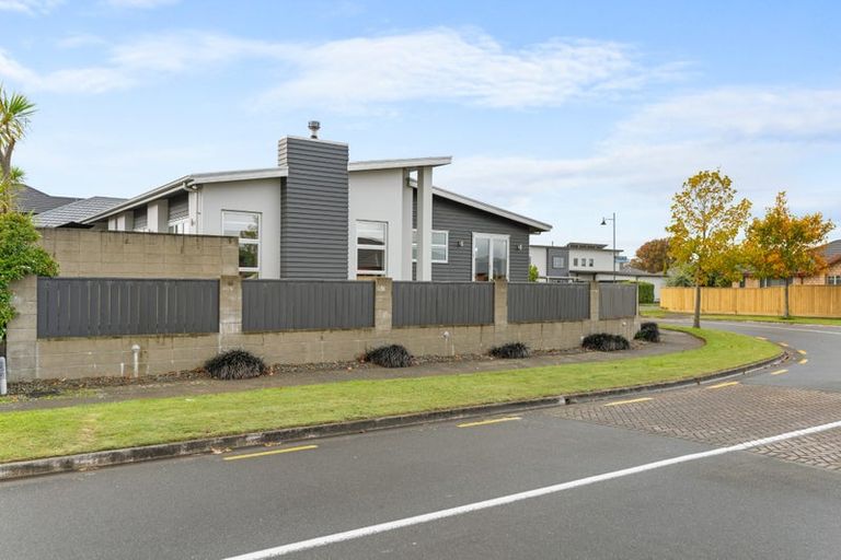 Photo of property in 16 Eaglesome Avenue, Aidanfield, Christchurch, 8025