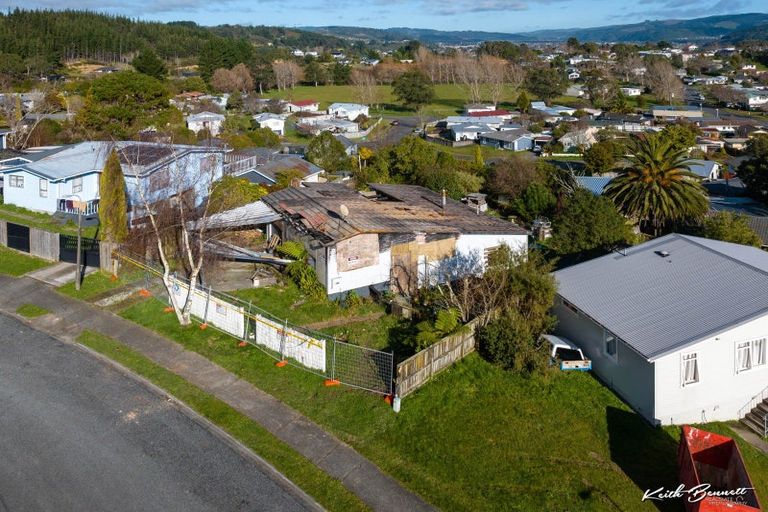 Photo of property in 14 Gentian Street, Timberlea, Upper Hutt, 5018