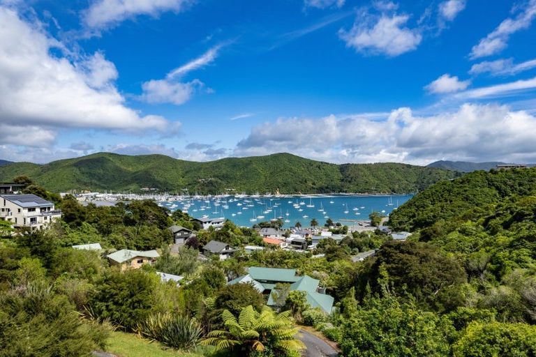 Photo of property in 24 Amelia Crescent, Waikawa, Picton, 7220
