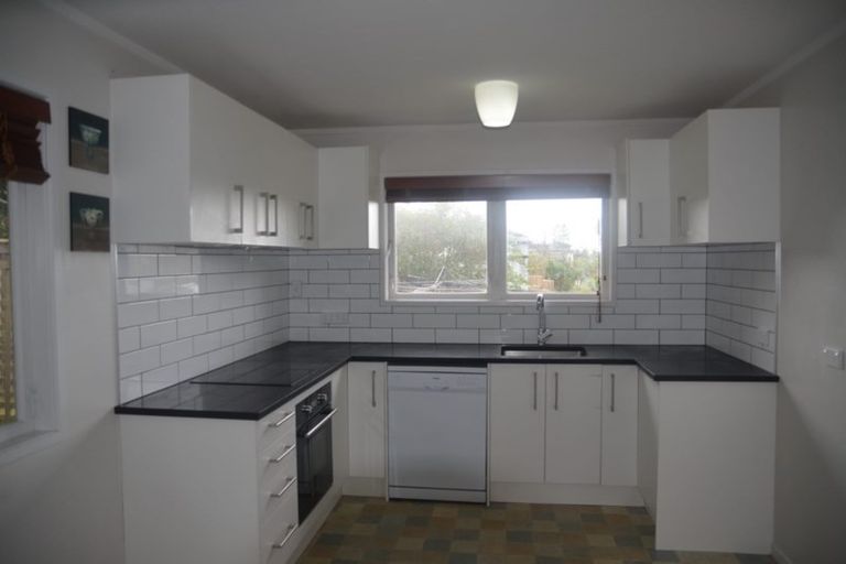 Photo of property in 8 Makora Road, Massey, Auckland, 0614