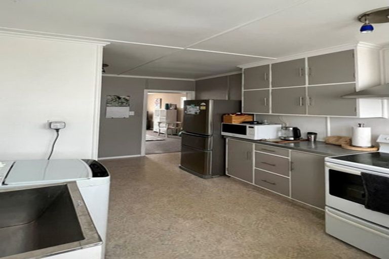 Photo of property in 1/6 Moeraki Road, Maoribank, Upper Hutt, 5018