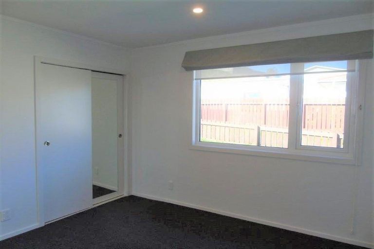 Photo of property in 17 Chetwode Grove, Newlands, Wellington, 6037