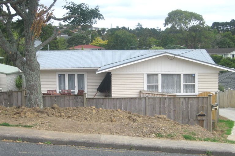 Photo of property in 1/14 Peach Road, Glenfield, Auckland, 0629