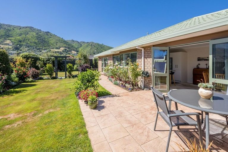 Photo of property in 9 Cranbrook Grove, Waikanae, 5036