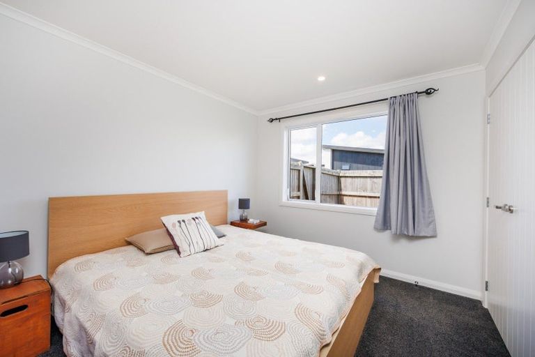 Photo of property in 83 Johnstone Drive, Fitzherbert, Palmerston North, 4410