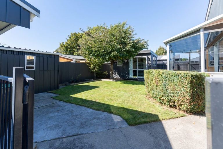 Photo of property in 10 Warren Crescent, Hillmorton, Christchurch, 8025
