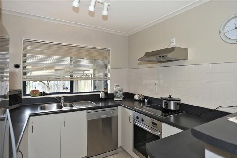 Photo of property in 17 Oteki Park Drive, Welcome Bay, Tauranga, 3112