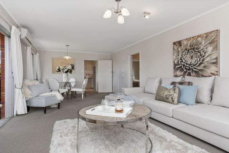 Photo of property in 2/27a Eastern Beach Road, Eastern Beach, Auckland, 2012