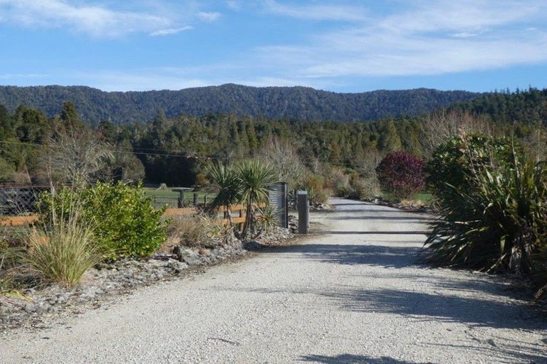 Photo of property in 753 Franz Josef Highway, Whataroa, 7886
