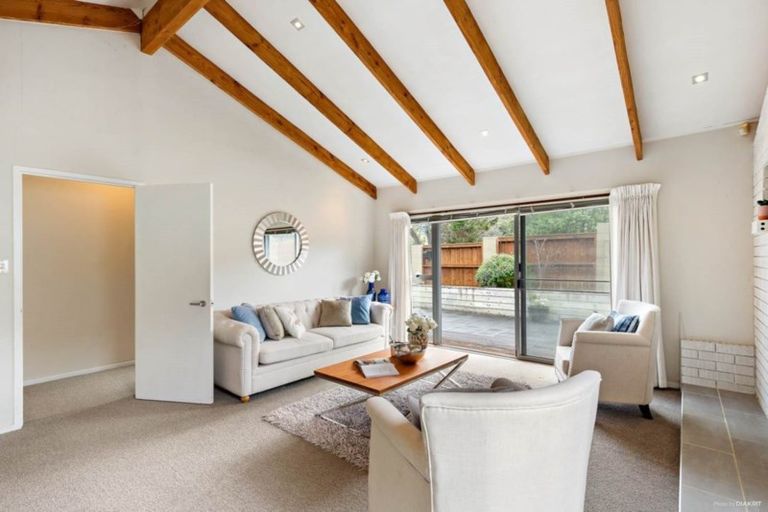 Photo of property in 62 Easton Park Parade, Glenfield, Auckland, 0629