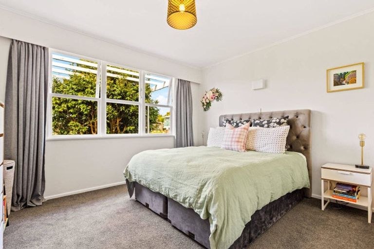 Photo of property in 19 Brennan Avenue, Te Atatu Peninsula, Auckland, 0610