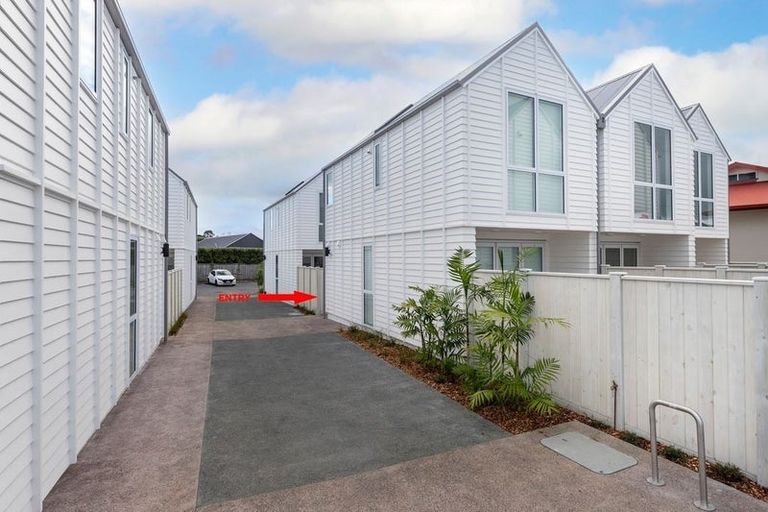 Photo of property in 4 Titoki Close, Matakana, 0985