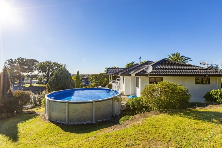Photo of property in 37 Hetley Crescent, Taradale, Napier, 4112
