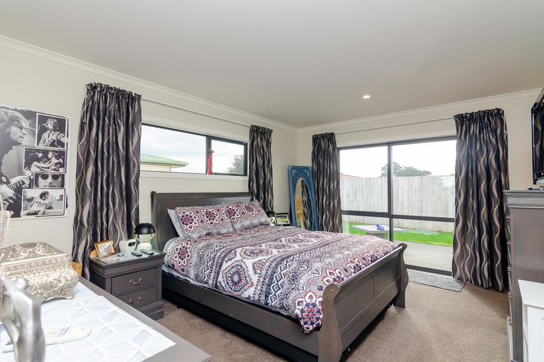 Photo of property in 27 Feist Street, Carterton, 5713