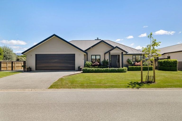 Photo of property in 11 Bridesdale Drive, Lake Hayes, Queenstown, 9304