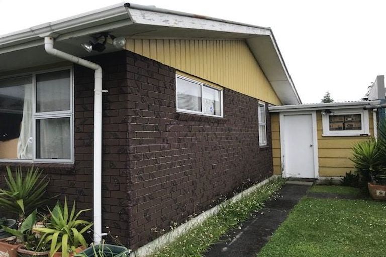 Photo of property in 77 Bartholomew Road, Levin, 5510