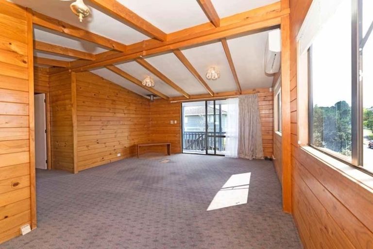 Photo of property in 1/28 Elizabeth Drive, West Harbour, Auckland, 0618