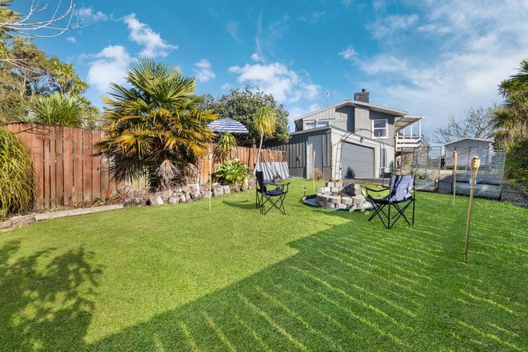 Photo of property in 38 Sunvue Road, Glen Eden, Auckland, 0602