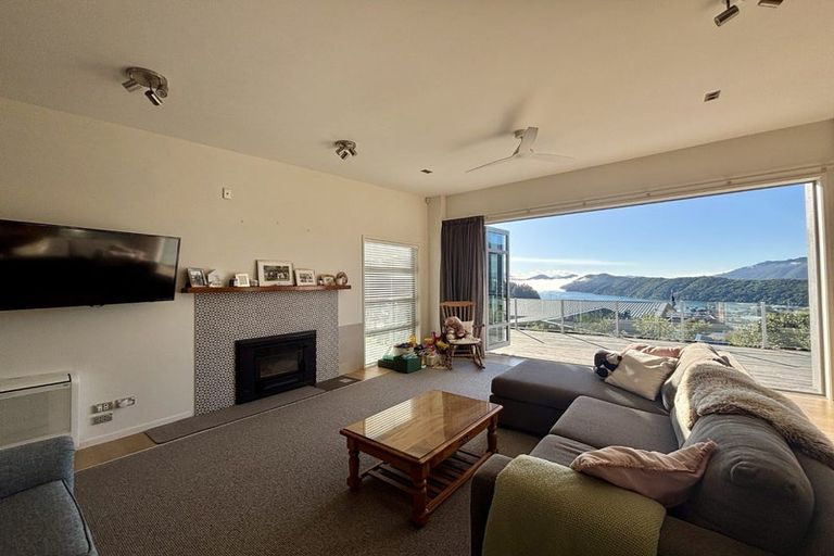 Photo of property in 33 Harbour View Heights, Picton, 7220