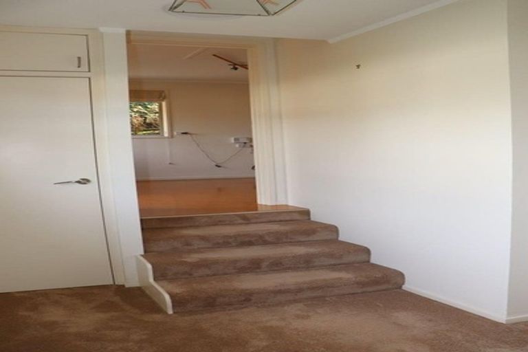 Photo of property in 547 Glenfield Road, Glenfield, Auckland, 0629