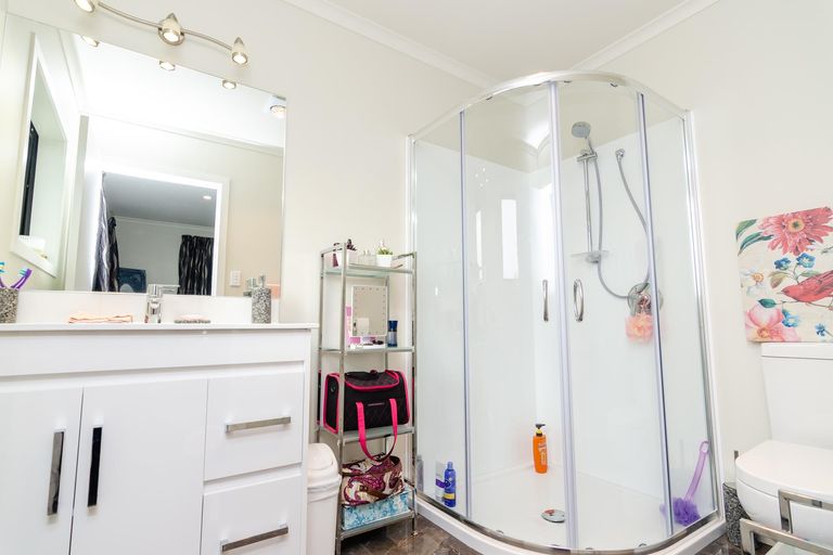 Photo of property in 27 Feist Street, Carterton, 5713