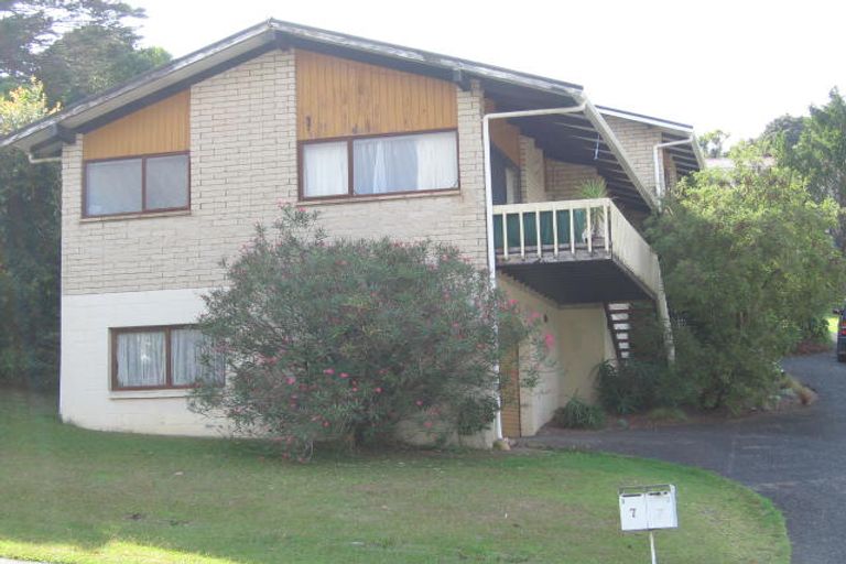Photo of property in 2/7 Newstead Avenue, Browns Bay, Auckland, 0632